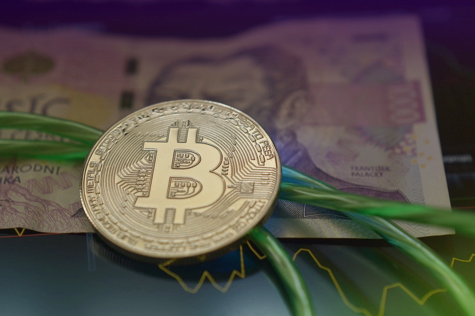黄金再飙新高！数据：比特币通常在100~150天内跟进拉涨